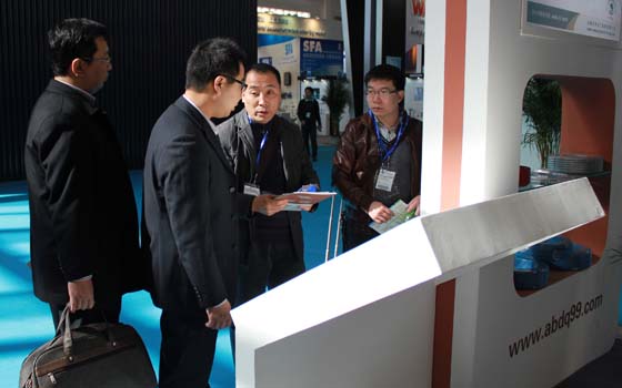 安邦集團(tuán)參加中國（北京）國際供熱通風(fēng)空調(diào)、衛(wèi)生潔具及城建設(shè)備與技術(shù)展會現(xiàn)場(圖4)