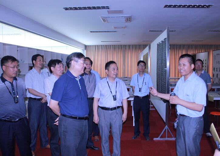 市長朱大綱等幾大班子領導 蒞臨我公司參觀指導工作(圖1) 市長朱大綱等幾大班子領導 蒞臨我公司參觀指導工作(圖1)